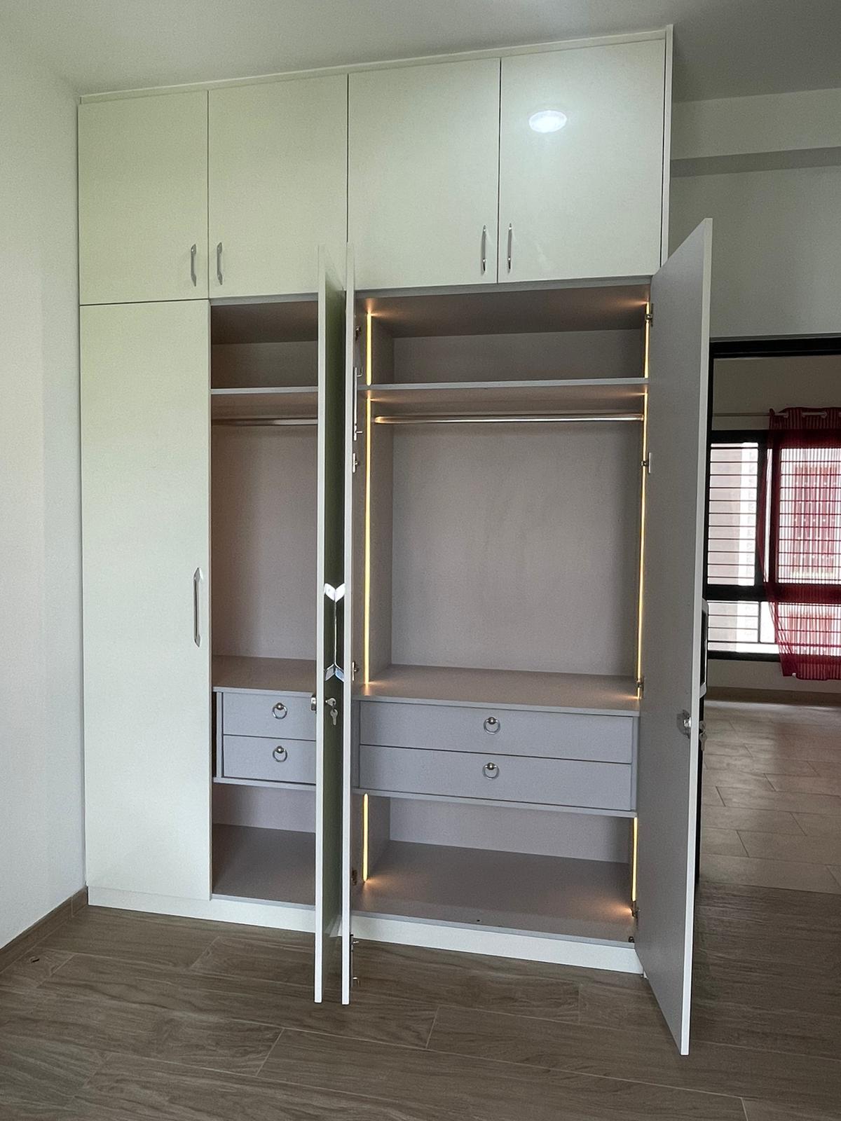 Wardrobe 33